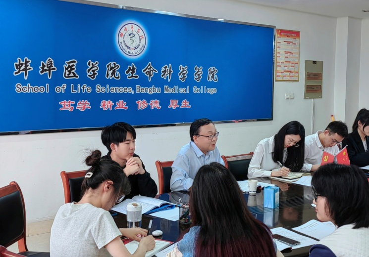 生命科学学院第三次学生代表大会(关老师讲话).jpg